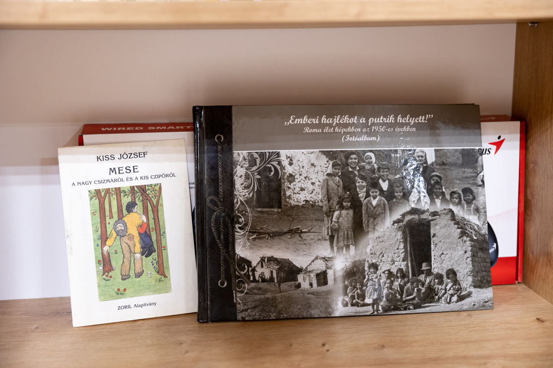 könyv roma kultúra Roma Könyvtár Molnár István Gábor Újpesti Cigány Nemzetségi Önkormányzat