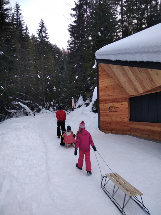 síelés hó tél Zakopane családi szánkózás