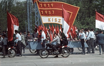 1964. Ötvenhatosok tere (Felvonulási tér), május 1-jei felvonulás – Forrás: Fortepan / Nagy Gyula