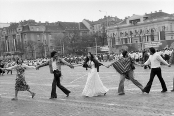 1978. Ötvenhatosok tere (Felvonulási tér), május 1-jei felvonulás. Hazánkban tanuló külföldi diákok – Forrás: Fortepan / Szentkuthy Ibolya