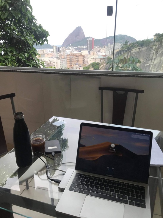 utazás digitális nomád rugalmas munkarend