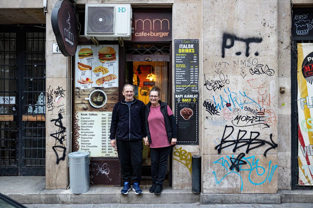 beszélgetés Budapest kávézó retró Mama és Papa