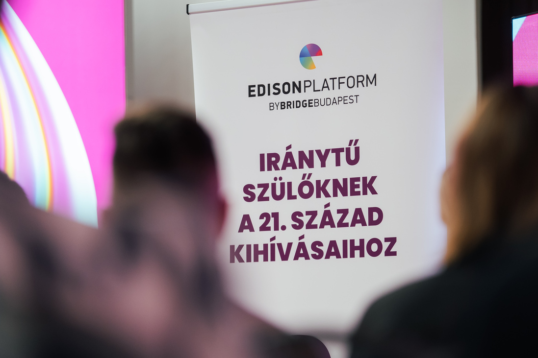 Kaposvár Telekom Kovács András Péter Hello Szülő Roadshow Dr. Holló Márta Edisonplatform