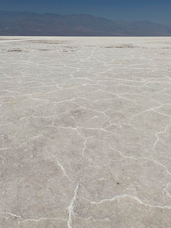 Életeket követel, szellemek lakják, és forróbb, mint a pokol – mégis turisták ezreit vonzza a Death Valley