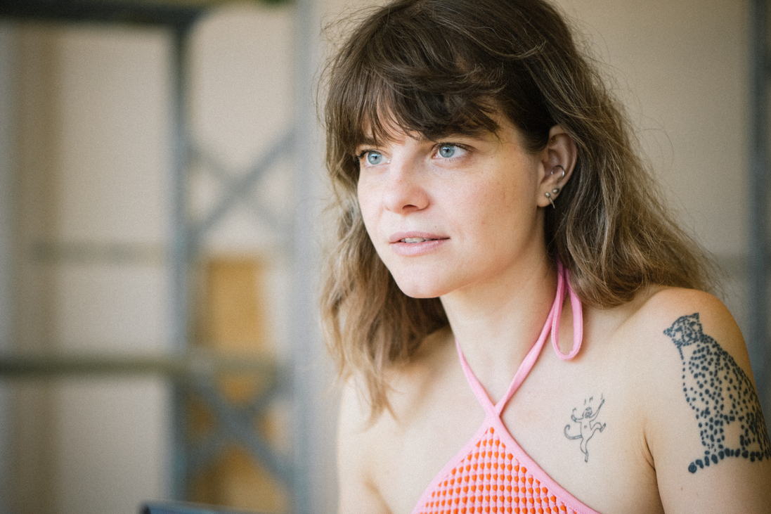 „Indokolt lehet a félelem a nagy, fekete, hím energiától” – Jakab Juli a Jimmy Jaguárról
