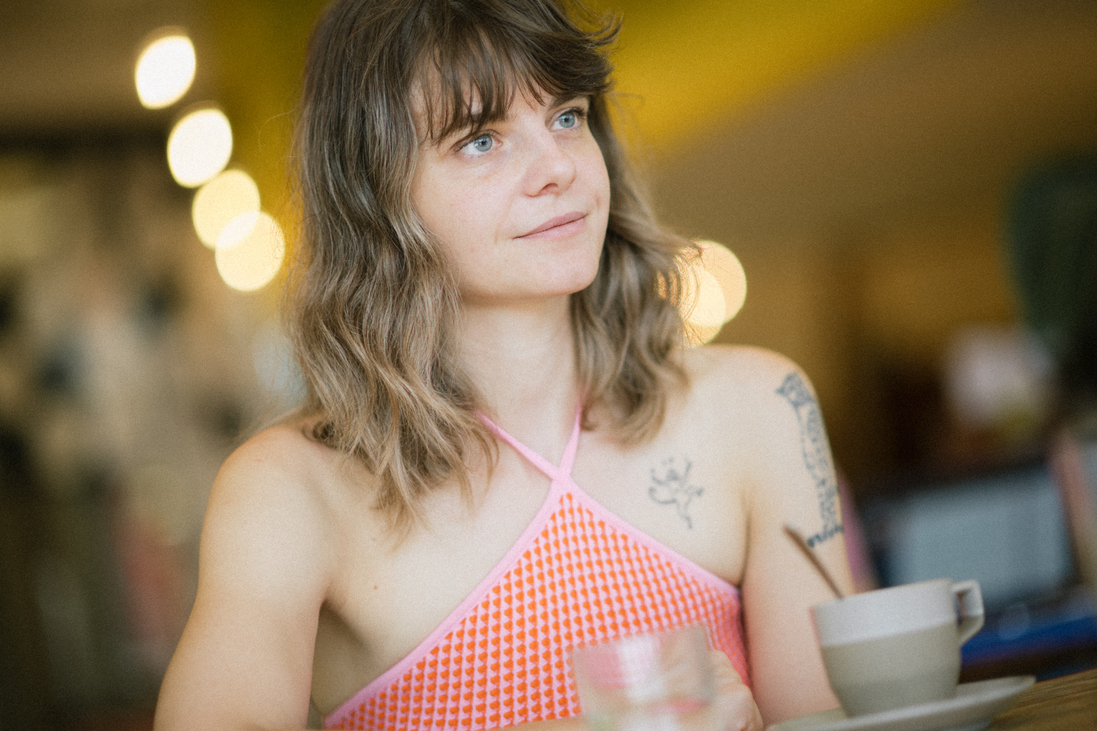 „Indokolt lehet a félelem a nagy, fekete, hím energiától” – Jakab Juli a Jimmy Jaguárról