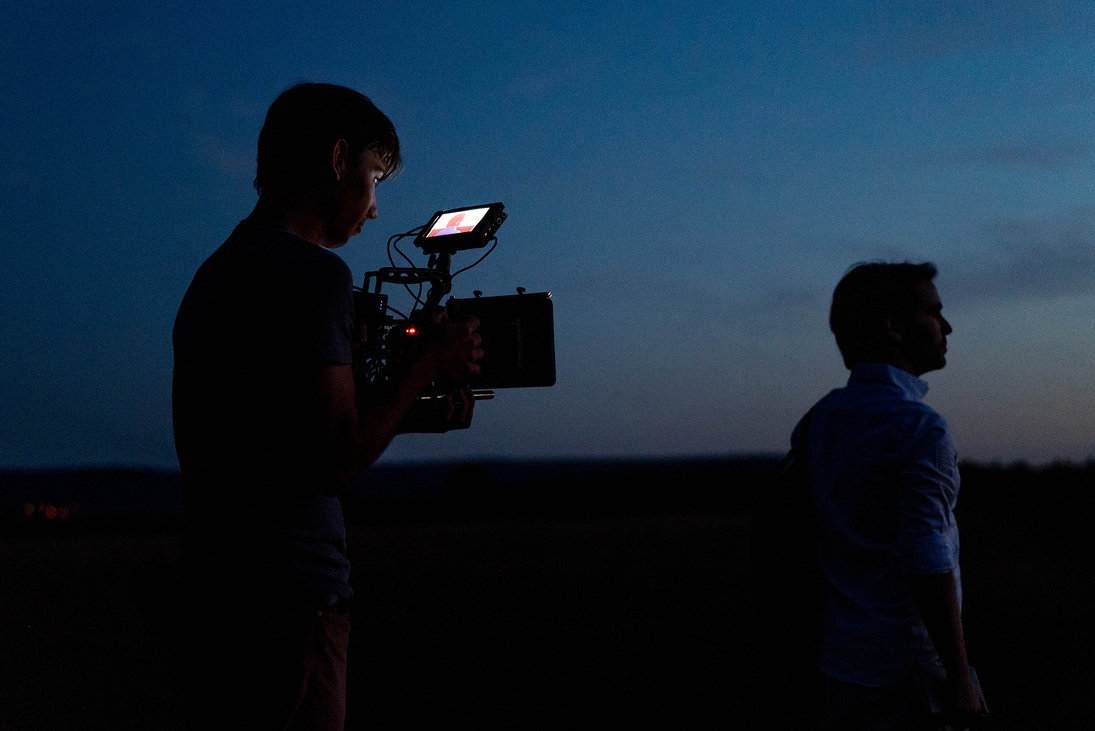 „Elképesztő erőt találtam abban, hogy végigjártam a saját poklomat” A „Nem vagy egyedül!” című, készülő film fiatal rendezőjével, Pusztai Lőrinccel beszélgettünk