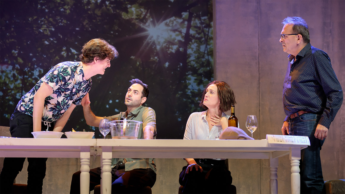 Terápiás manipuláció és családi káosz – (Madame) Tartuffe 2025-ben is él és virul