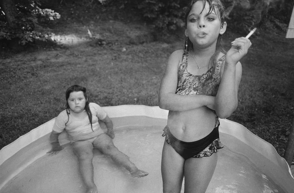 Mary Ellen Mark, az útszélen hagyott nők sorsának érzékeny krónikása – Kiállításajánló
