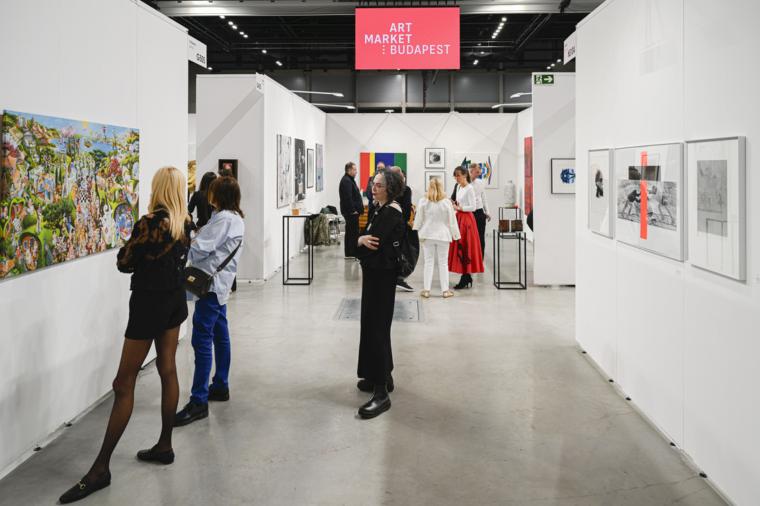 Cukorkásdoboz művészetkedvelőknek – Megnyílt az Art Market Budapest Miért érdemes művészeti vásárra menni annak, aki (még) nem műgyűjtő?