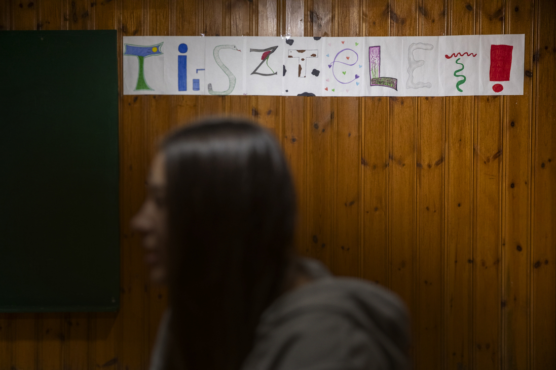 „Utcai harcosokként érkeznek, itt újra gyerekek lehetnek” – Egyedülálló lányrehab működik Székesfehérváron