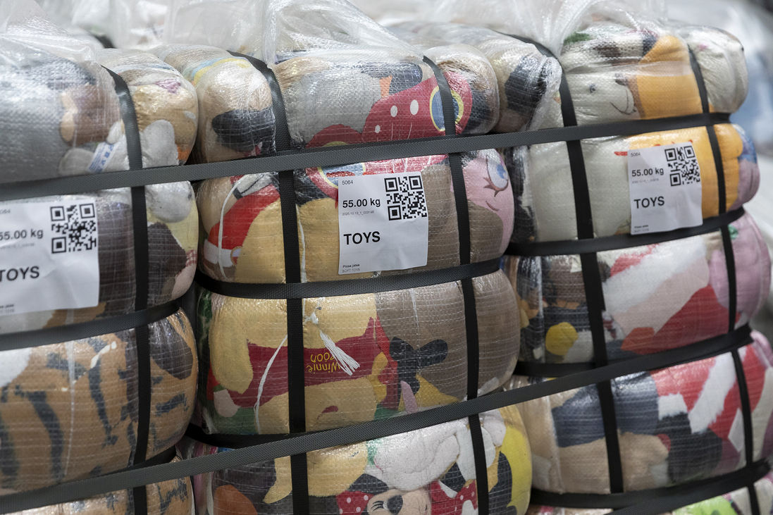 Mi köze az egykori kedvenc pulcsidnak a lovaspályákhoz? – Élet a textifeldolgozó üzemben