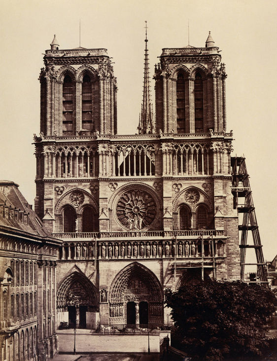 A templom, amelyért a világ összefogott: így született újjá a Notre-Dame és a köré épülő mítosz