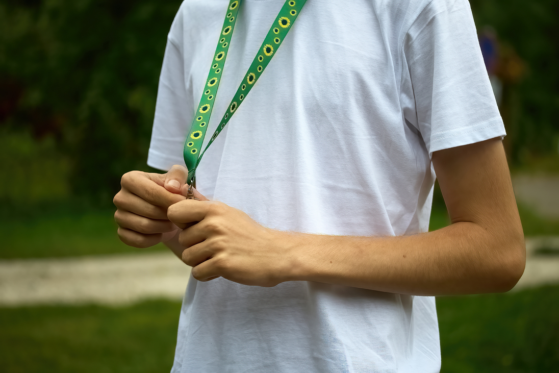 A napraforgó, ami láthatóvá teszi a láthatatlant – mit jelent a Hidden Disabilities jelzés?