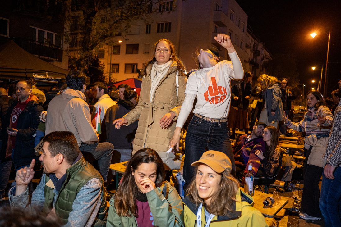 Az eksztázis arcai: így lélegeztek fel a fiatalok Budapesten