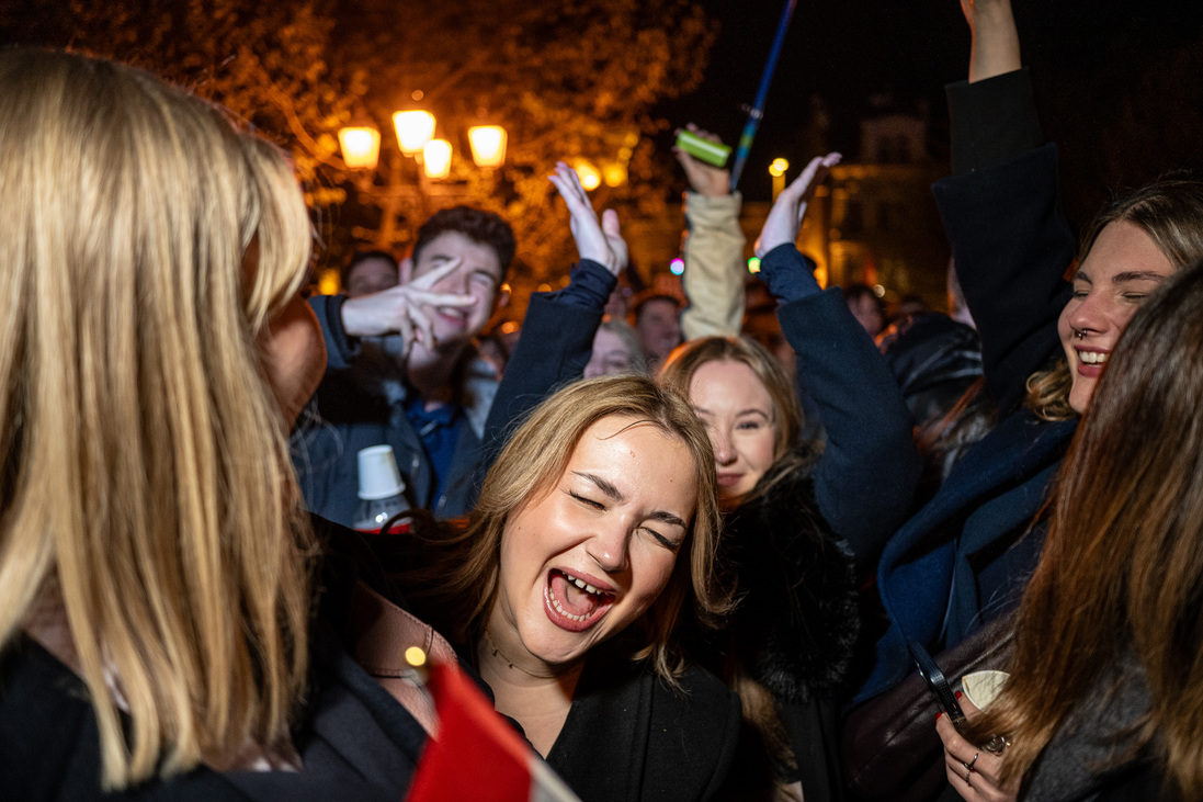 Az eksztázis arcai: így lélegeztek fel a fiatalok Budapesten