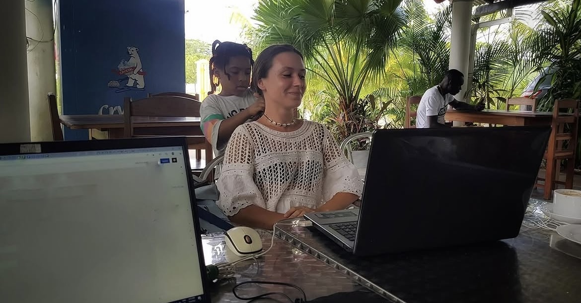 Munka a helyiek társaságában, Francia Guyana, Kourou „A szabadság nem a végtelen vízen kezdődik” – Méray Réka vitorlással járja körül a világot
