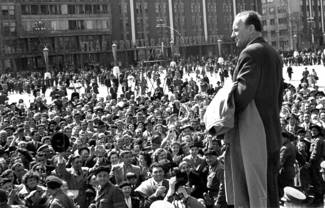 Ötvenhatosok tere (Felvonulási tér), 1958. május 1-i felvonulás. Kádár János. Forrás: Fortepan / Magyar Rendőr Úttörőnyakkendő, pálinkaszag és sörkorcsolya – Május elsejék a szocializmusban