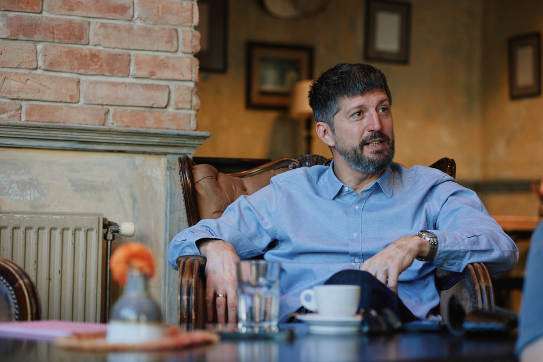 „Voltak, akik felháborodtak: Karinthy törzshelyéből bohócbárt csináltunk” Hadik kávéház, ahol összefonódik hagyomány és modernitás