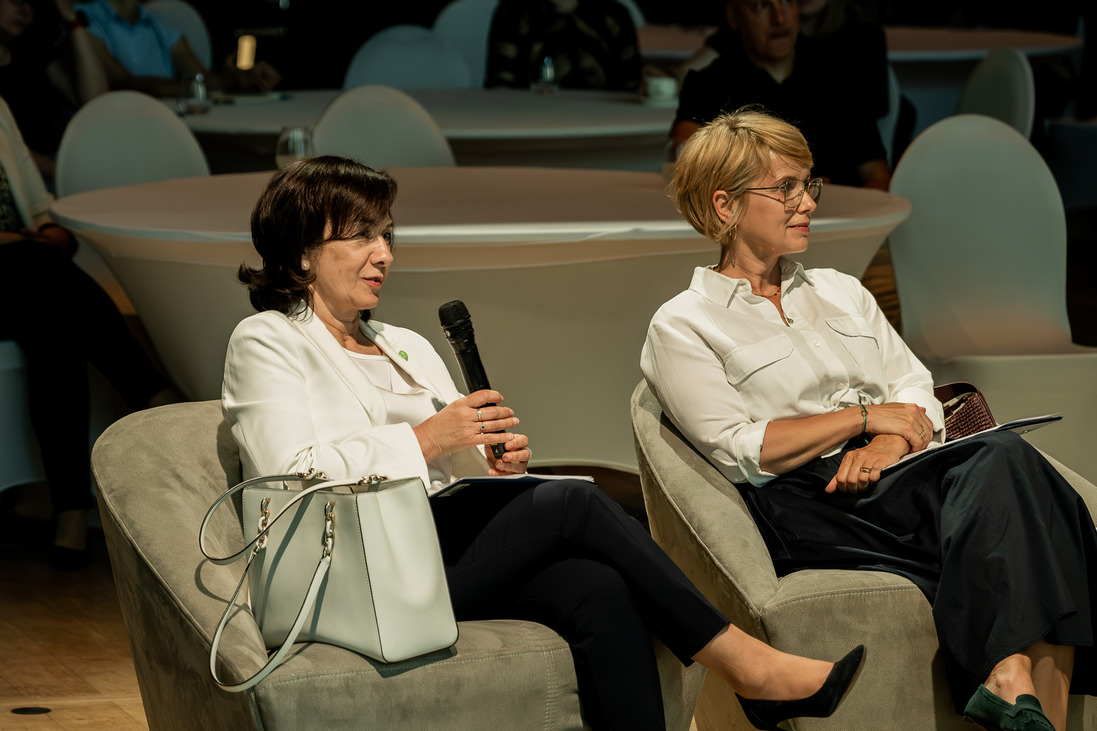 Női vállalkozónak lenni magányos műfaj? Nem kell annak lennie! Egymás kezét fogva várták az eredményt a vállalkozónők a Visa She’s Next 2026-os pályázatán