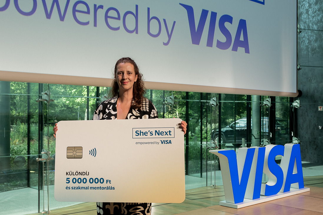 Női vállalkozónak lenni magányos műfaj? Nem kell annak lennie! Egymás kezét fogva várták az eredményt a vállalkozónők a Visa She’s Next 2026-os pályázatán