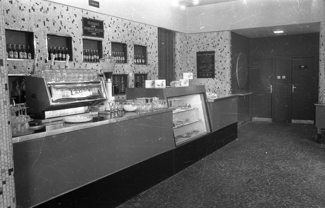 Frankel Leó út 2-4., Bambi eszpresszó, 1961, Fotó: Fortepan/ Bauer Sándor Minek nekünk macaron, ha van Párizsi Rúd? – Nosztalgiázz velünk a gulyáskommunizmus konyhájában