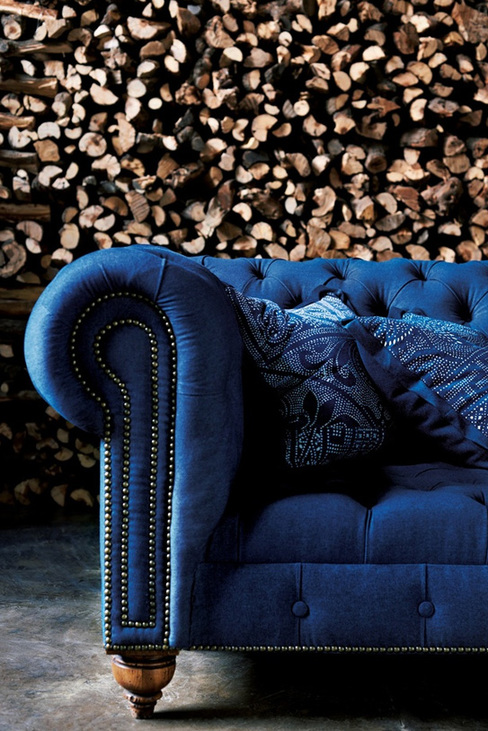 Indigókék Chesterfield kanapé
