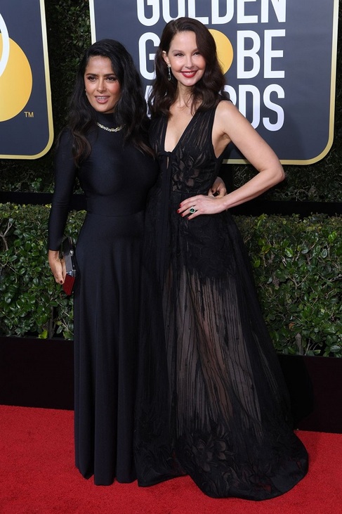 Salma Hayek Balenciagaban és Ashley Judd Elie Saabban