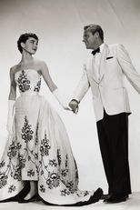 Audrey és Hubert 1954-ben, a Sabrina című film díszletében