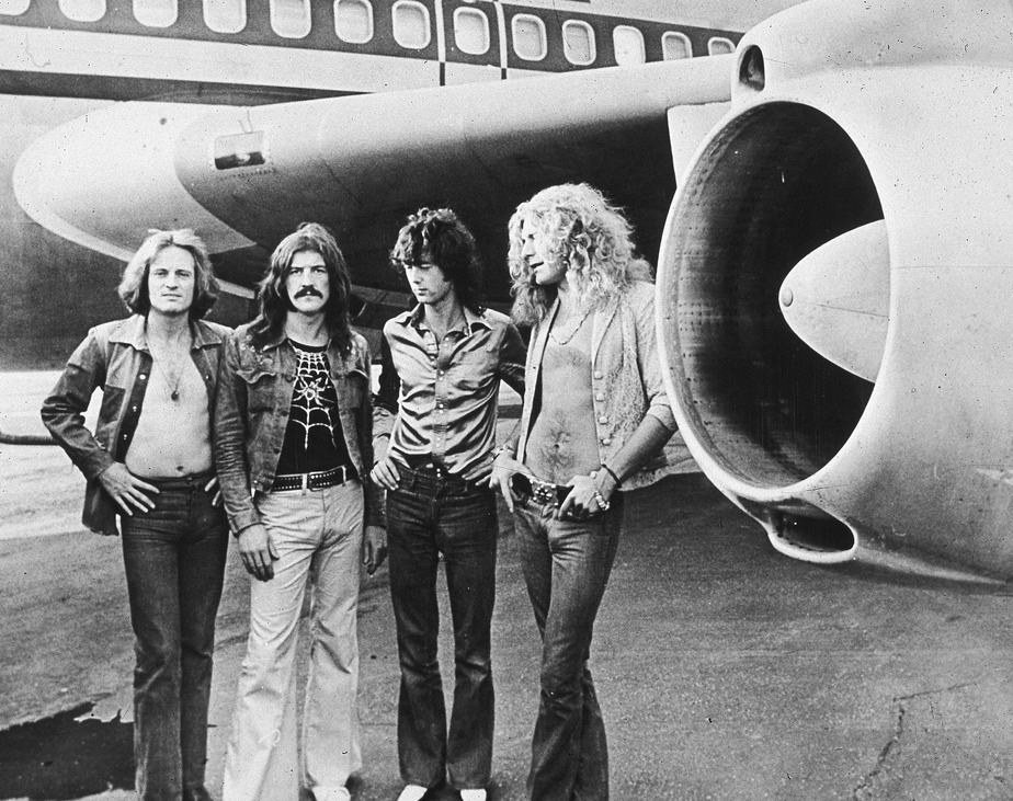 A Led Zeppelin 1973-ban. (Balról jobbra: John Paul Jones, John Bonham, Jimmy Page és Robert Plant).