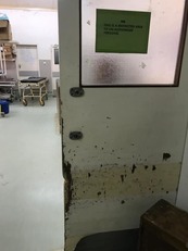 Kórházi ajtó