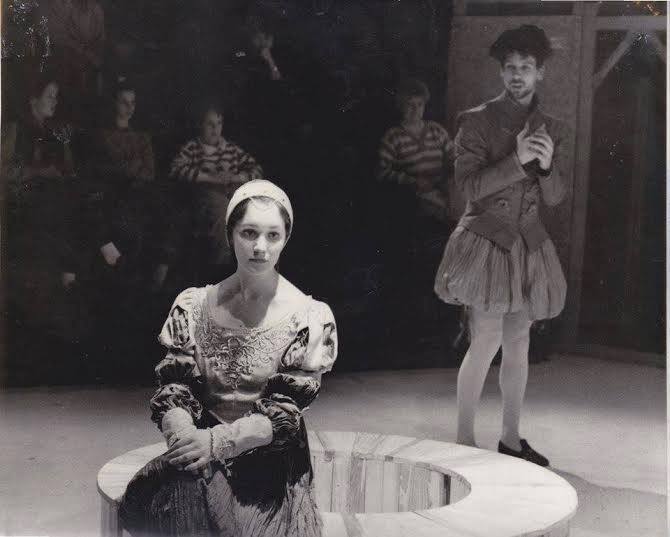 A Két veronai nemes előadásán a Merlinben 1992-ben, az előtérben Pető Fanni, a háttérben Somos Ákos (Fotó: archív)