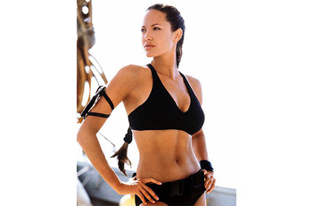 Angelina Jolie Lara Croftként a Tomb Raider első részében, 2001