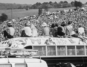 Voltak, akik festett busz tetejéről nézték a koncerteket - Forrás: Getty Images/Archive Photos