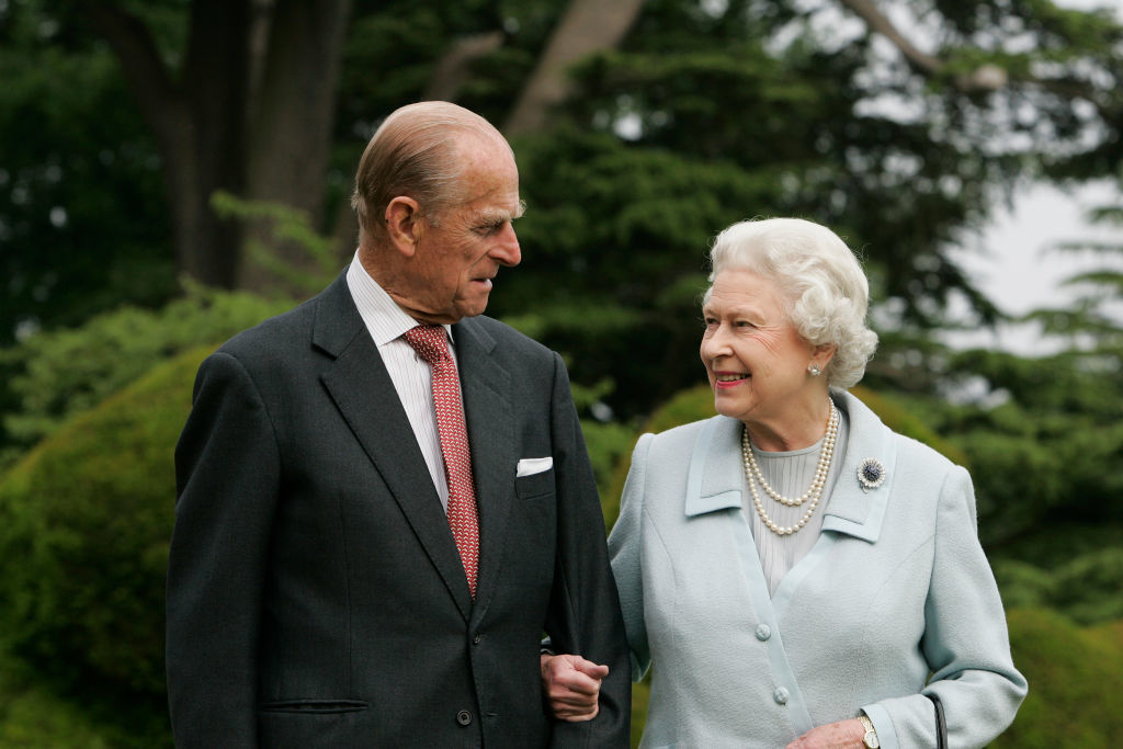 Egy fán éjszakázva lett uralkodó II. Erzsébet, a britek rekorder királynője | nlc